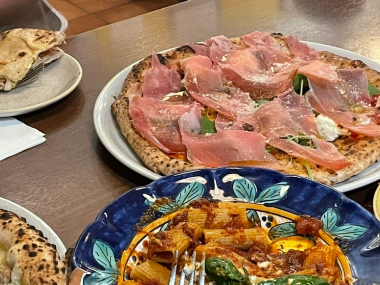  [성수] 화덕에서 구운 나폴리 피자 맛집 | 마리오네