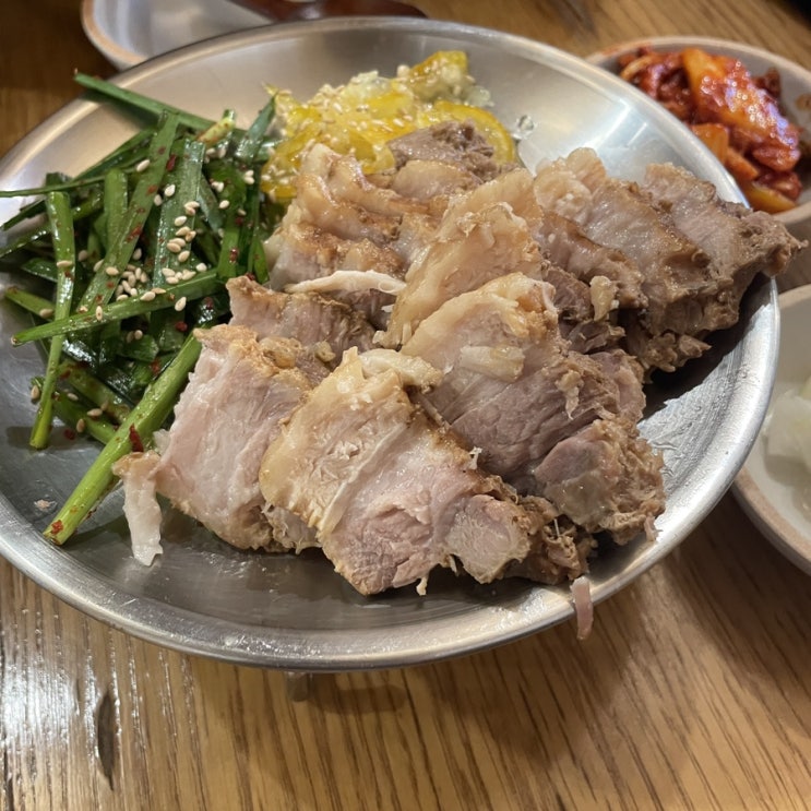  잘빠진메밀 익선점이 종로 술집 중에 최고여요 존맛탱이라능~~~~