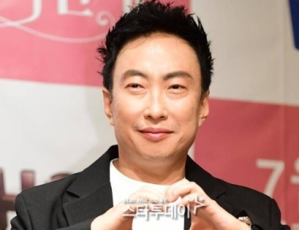 <b>박명수</b>, 방탄소년단 사생팬... 부담주지 말아야” (<b>라디오쇼</b>)