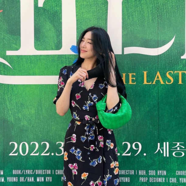  30대 여성의 세련미와 우아함을 간직한 여자 핸드백 명품 브랜드 보테가베네타 조디백 가방 추천
