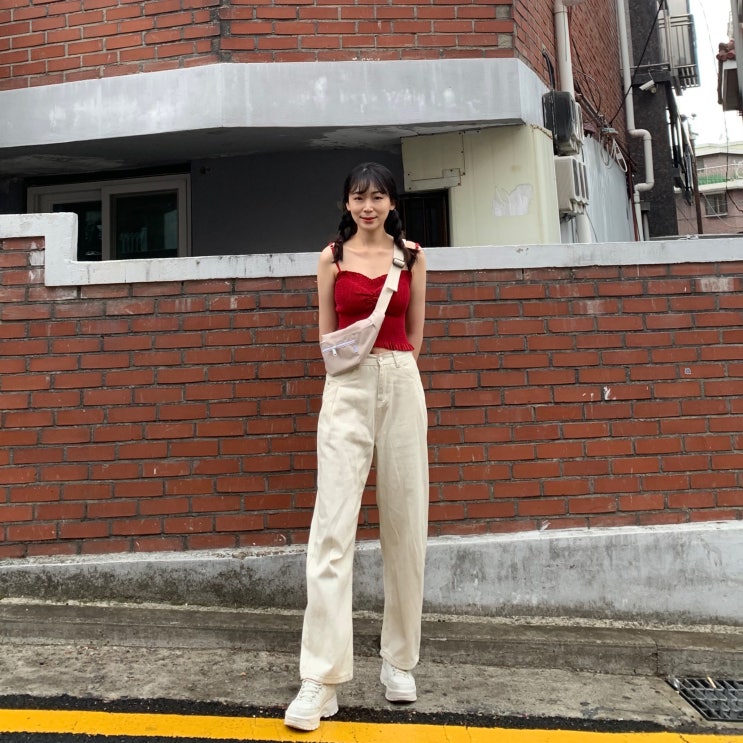  지속가능한 패션, 업사이클링 브랜드 project1907 힙색 착용