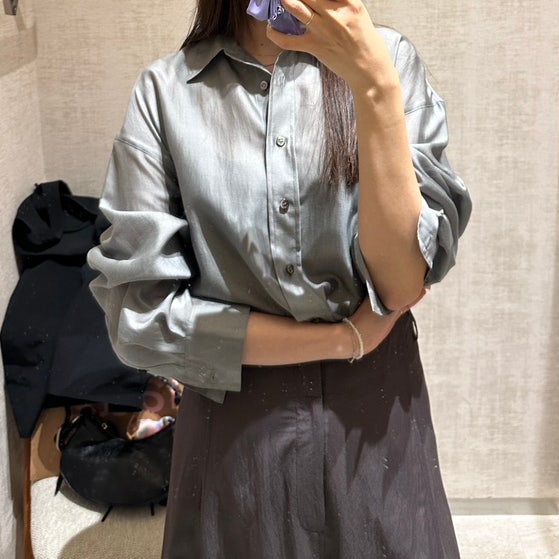  시에 니스 시어 셔츠, 셀 브릿지 스커트 입어봤어요.