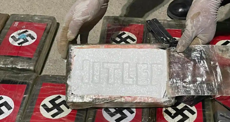 페루 경찰, 나치 깃발 사진이 담긴 코카인 58kg 압수