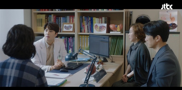JTBC 토일드라마 ‘닥터 차정숙’ 속 장애인자동차 주차표지 JTBC 토일드라마 ‘닥터 차정숙’ 속 장애인자동차 주차표지