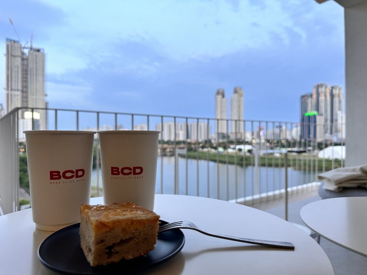  태화강 뷰가 일품인 루프탑 카페 비씨디 커피(BCD COFFEE)