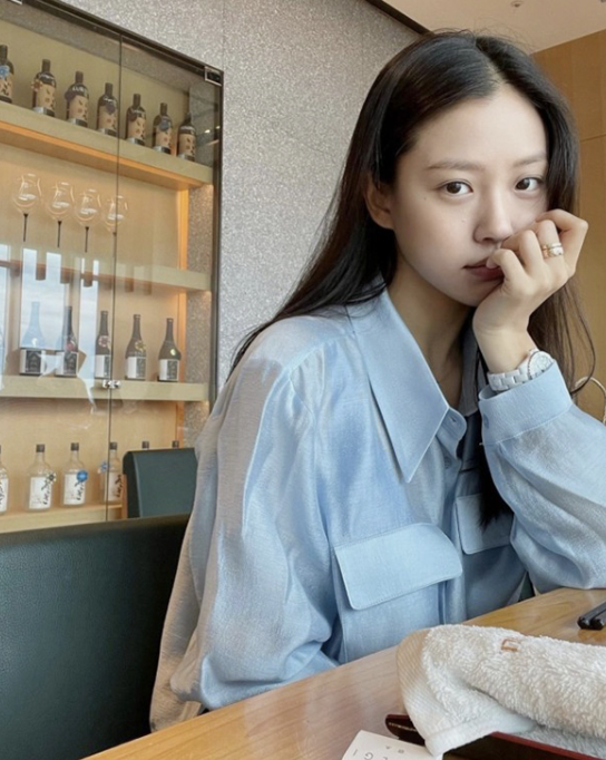  세월이 흘러도 변치 않는 우아함이 깃든 명품 쥬얼리 브랜드 샤넬 코코 크러쉬 반지 추천