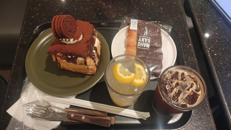 영등포카페 ; 마호가니 카페 ; 친구 생일에 예쁘고 맛있지만 비싼 조각 케이크?