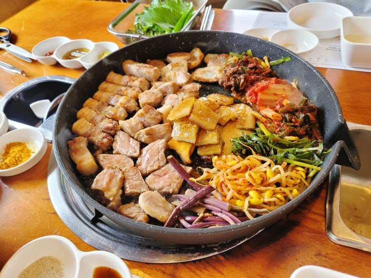  양산고기집 | 꽃돼지식당 모둠구이 돼지김치전골