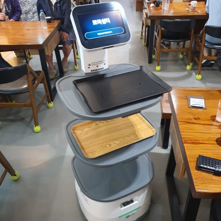  AI 종업원이 서비스하는 자담면가