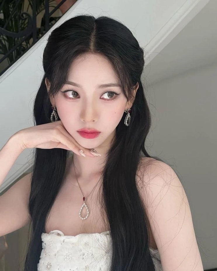에스파 멤버 카리나, 인스타 개설 후 셀카 대 방출...팔로워 330만 돌파 에스파 멤버 카리나, 인스타 개설 후 셀카 대 방출...팔로워 330만 돌파