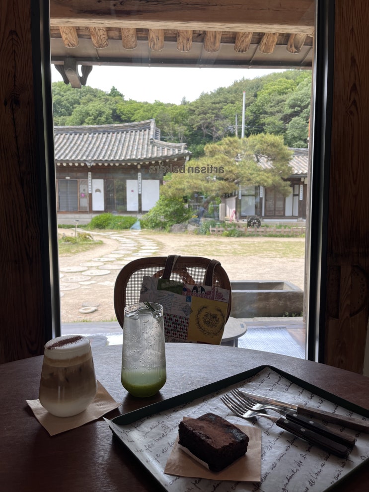 파주 마장호수 카페 *아티장베이커스* 고즈넉한 한옥 베이커리 야외테라스/ 서울근교나들이 파주 마장호수 카페 *아티장베이커스* 고즈넉한 한옥 베이커리 야외테라스/ 서울근교나들이