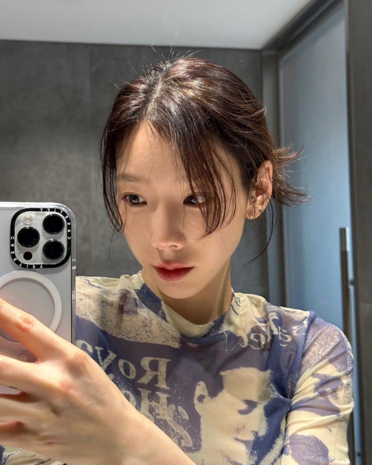 소녀시대 태연, 파격적인 레이싱걸 의상을 입고 자동차 옆에서 몸매 과시 소녀시대 태연, 파격적인 레이싱걸 의상을 입고 자동차 옆에서 몸매 과시