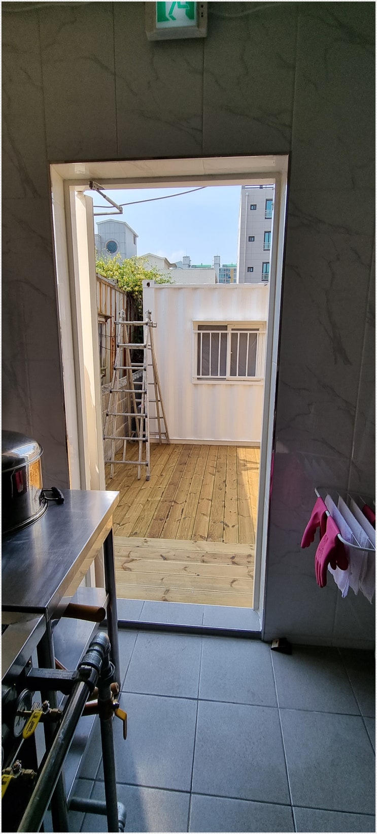 울산 섬김의 교회 식당 문 롤 방충망 설치 - 아파트 주택 식당 현관 방충망 제작 설치