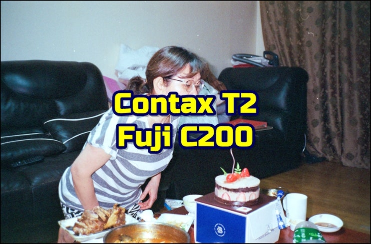  콘탁스 T2  후지 C200  장모님 생신날, 고양이가 방에서 나왔다.