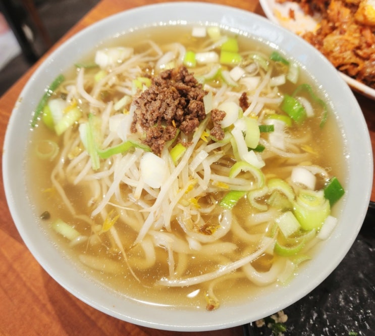  을지로 '꾸왁칼국수' - 김치볶음밥과 칼국수가 미치도록 맛있는 인스타 맛집 방문기 !
