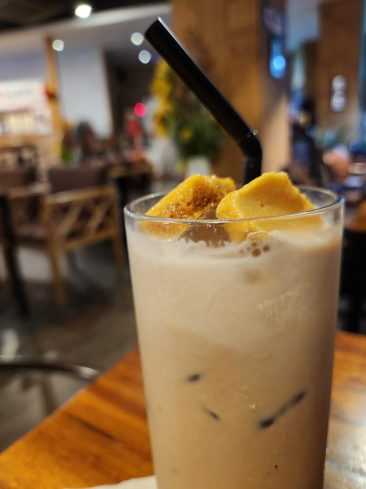 보스톤커피:보라매역 바로앞 조용하고 넓은 카페. 커피맛도 좋음 보스톤커피:보라매역 바로앞 조용하고 넓은 카페. 커피맛도 좋음