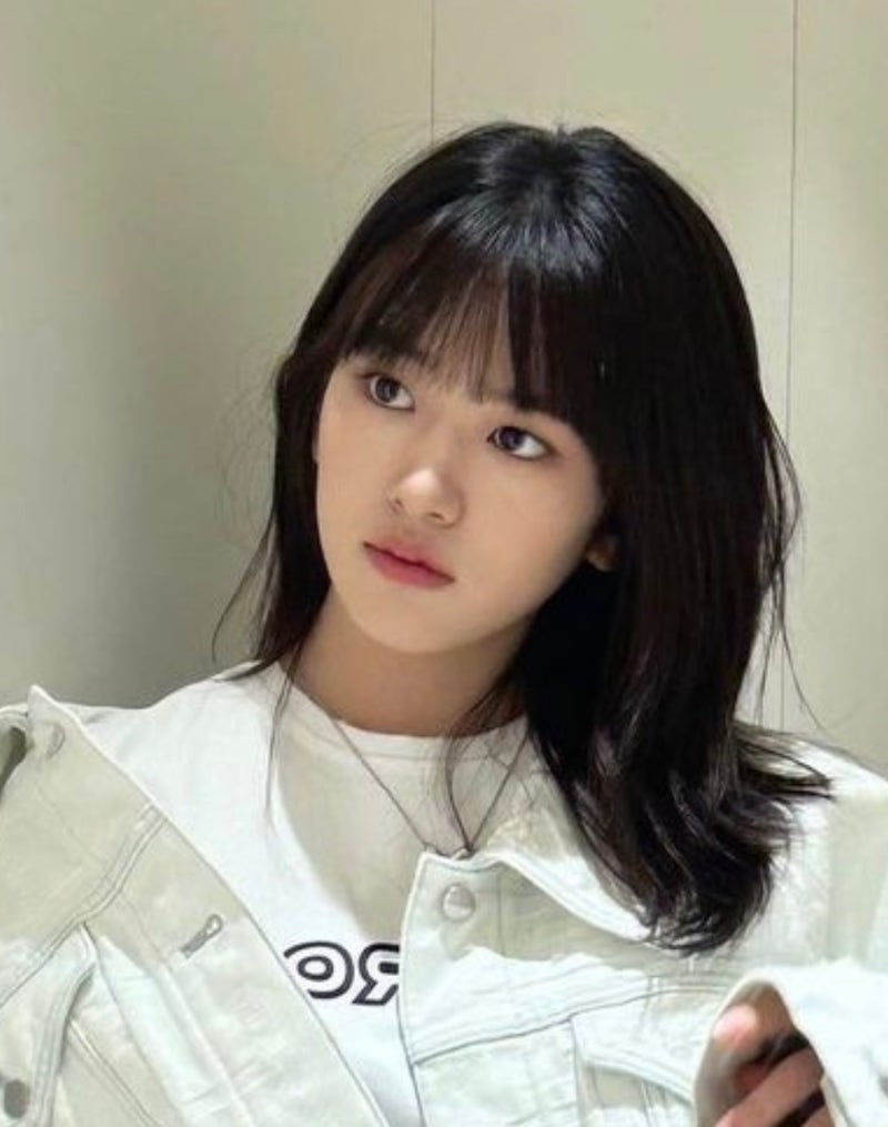 IVE An Yujin in Glasses: Resembles Jisung & Suzy! Wallpapers, Past Photos, Profile, & Instagram