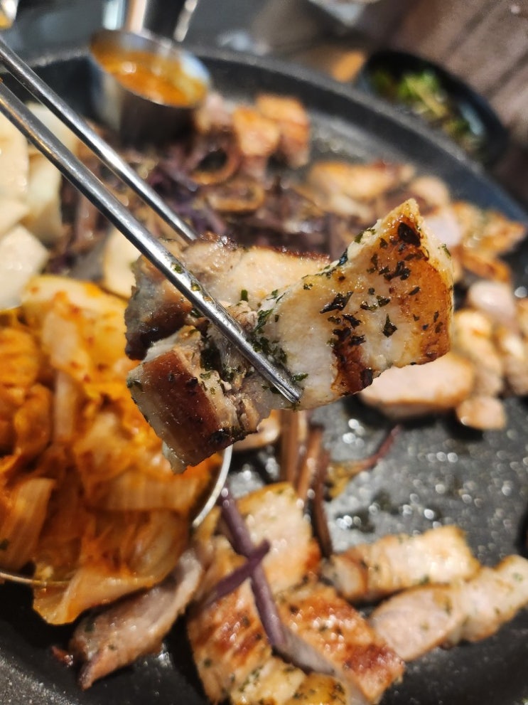  부대원 강서구 명지 국신 맛집 삼겹살 및 김치찌개 명지상위0.1% (명지 국제신도시 국신 단체회식 100석 완비)