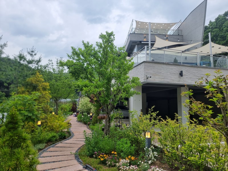 블루힐 | 데이트 하기 좋은 애견동반 남한산성브런치카페 : 네이버 블로그