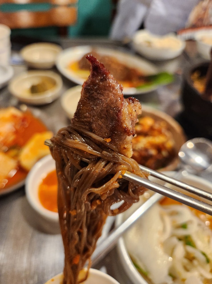  신사역맛집 진한 백골라면에 생소갈비 최고야 남영동양문가로수길점