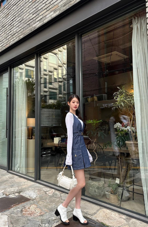  장원영 미우미우 화이트백 가방 패션정보