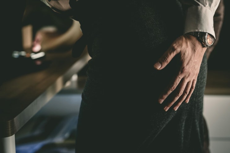  "안아봐도 될까 진짜 몸매 좋다"...현장체험학습서 여중생 욕보인 학교장 '벌금형'