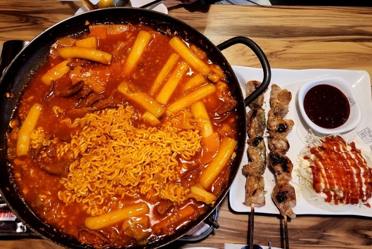  하남 술집 시원한 맥주 한잔하기 좋은 꼬치구이 전문점 간이역