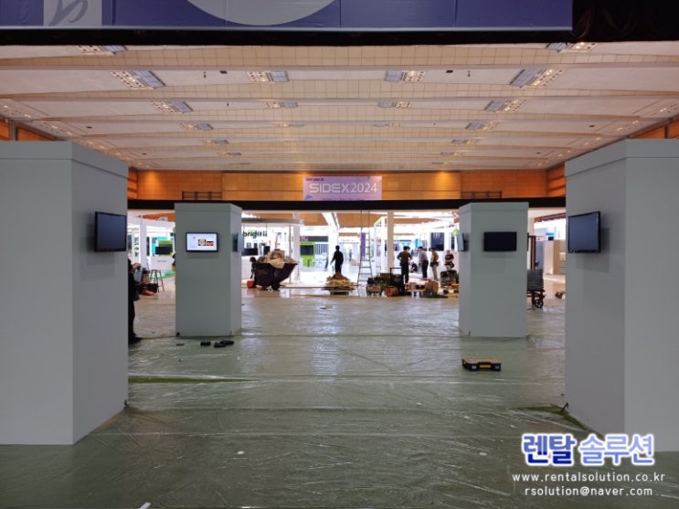  [렌탈솔루션]서울국제치과기자재전시회 (SIDEX2023) 독립부스 50인치 TV대여 매립시공, 스윙스페이스 24인치 모니터 벽걸이 설치