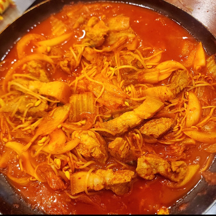  시흥능곡 플랑드르 맛집 백채김치찌개 통돼지두루치기 (feat.달걀말이)