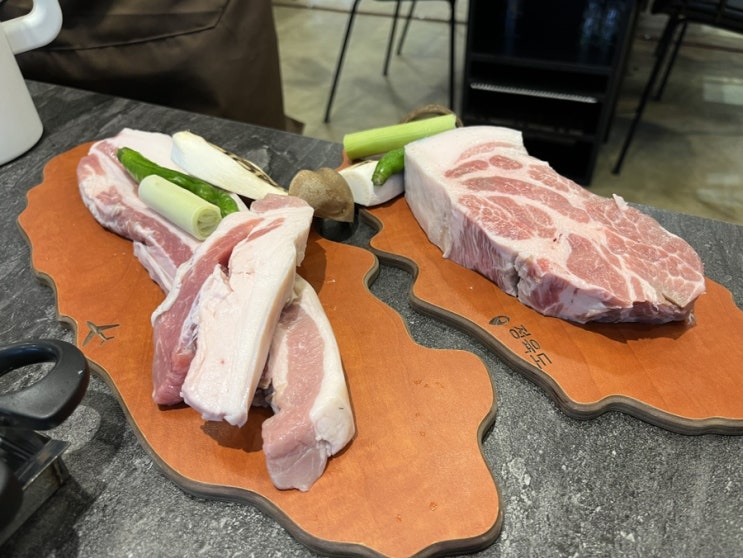  제주도 서귀포 흑돼지구이 정육도 / 구워주는 고기집 / 돈마호크 / 내돈내산