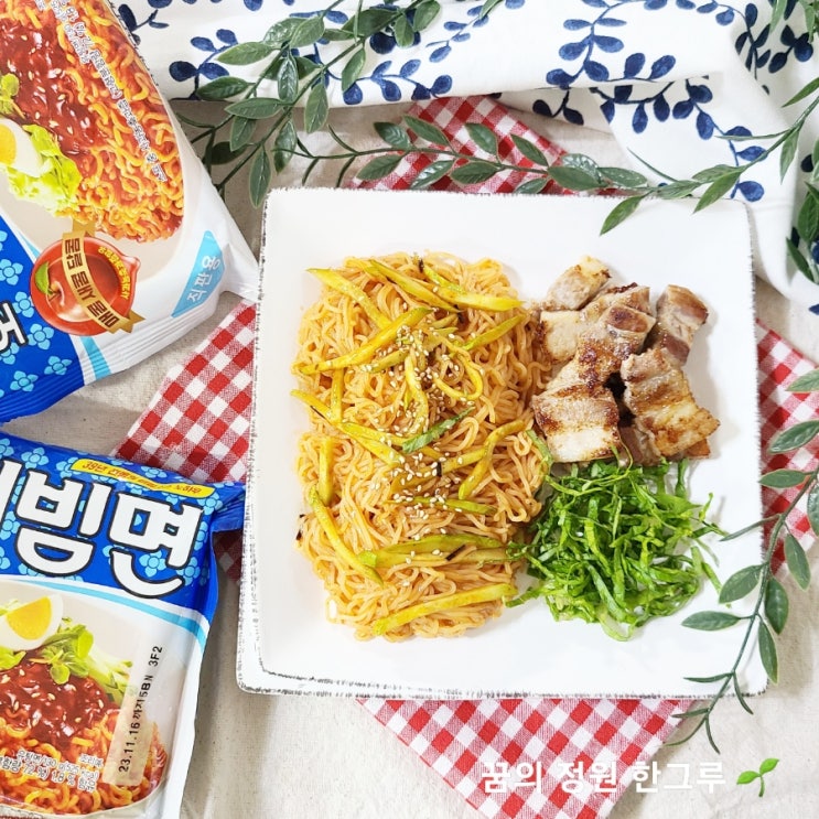  팔도비빔면 삼겹살과 함께 맛있게 비빔면 꿀조합 칼로리