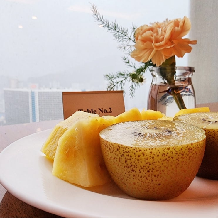 부산롯데호텔 프리미엄룸 & 클럽라운지, 리뉴얼된 야외수영장