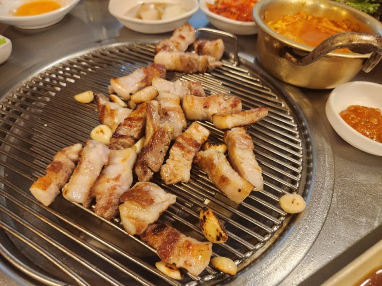  여의도 구워주는 고기집 쌍대포 - 소금구이 삼겹살 맛집!