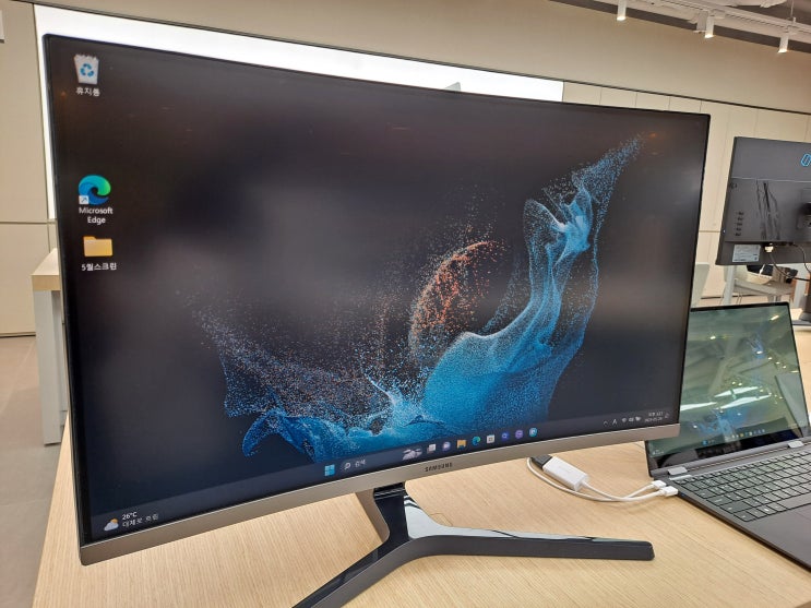  삼성 가성비 커브드 모니터 LC27R500FHKXKR 몰입감 빠져드네