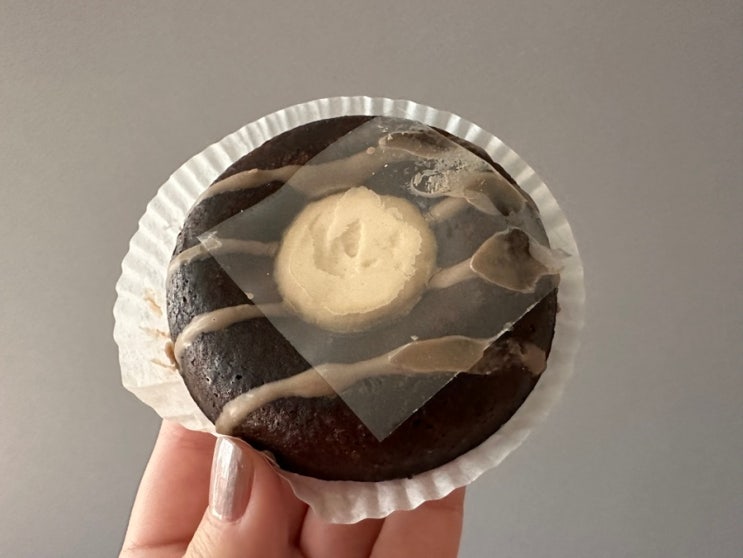  [일본편의점] 까눌레보다 더 맛있어! 패밀리마트 홍차 생 까눌레 케이크 (生カヌレケーキ)