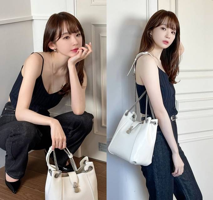 강민경, 가방 머리 메이크업 모든게 마음에 든 날...탱크톱 데일리룩 강민경, 가방 머리 메이크업 모든게 마음에 든 날...탱크톱 데일리룩