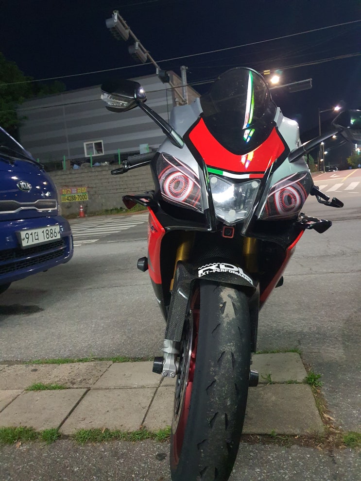  RSV4 RF 2018 - 헤드라이트 커버 장착