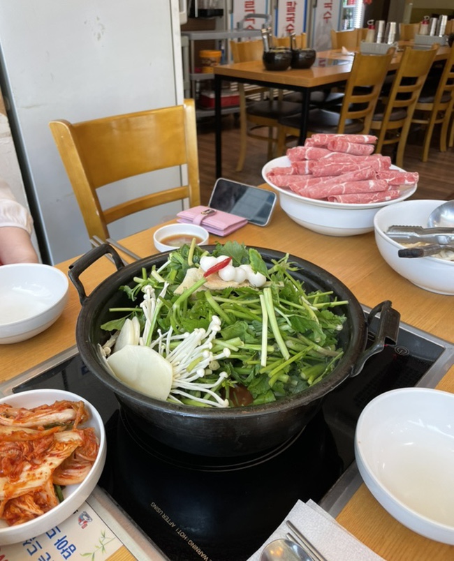  [강남역 맛집] 등촌샤브칼국수 역삼점 - 직장인의 허한 마음과 배를 채워주는 곳! (고기, 채소, 국물, 탄수화물 모든게 있다…)