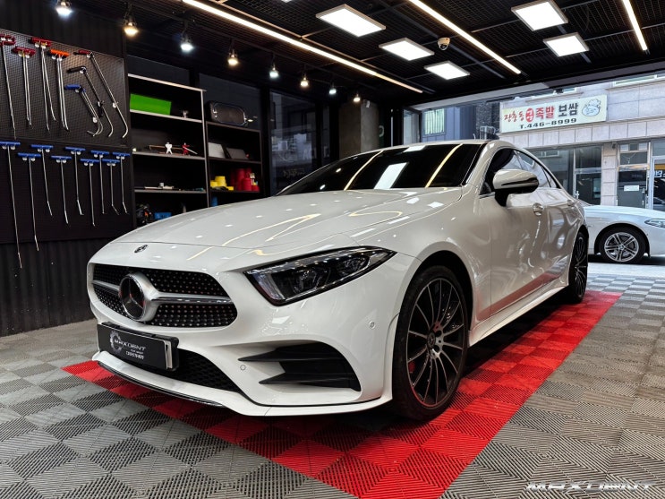 벤츠 CLS400d 자차보험으로 범퍼교체와 판금도색 신속한 출고.