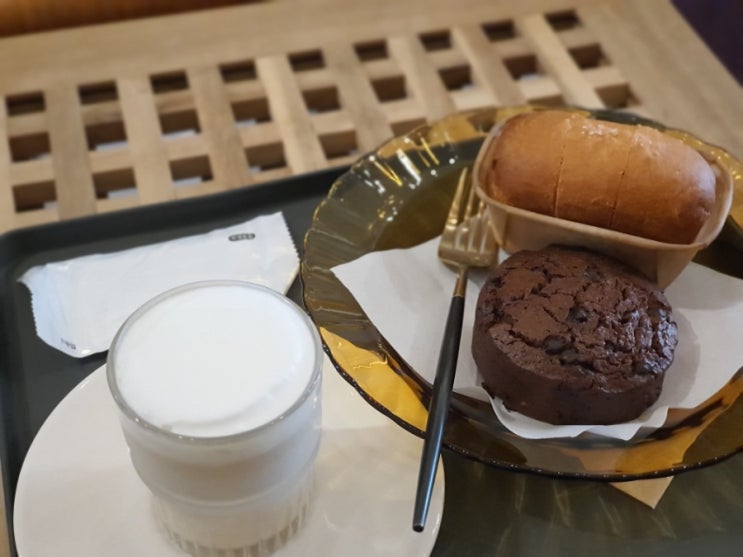  당산동 베이커리 맛집인데 커피 맛집까지... 이로울리 후기