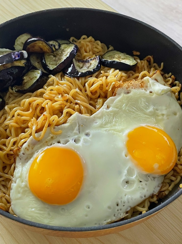  미고랭 핫앤스파이시 라면 후기 / 인도미 indo me 인스턴트 볶음면