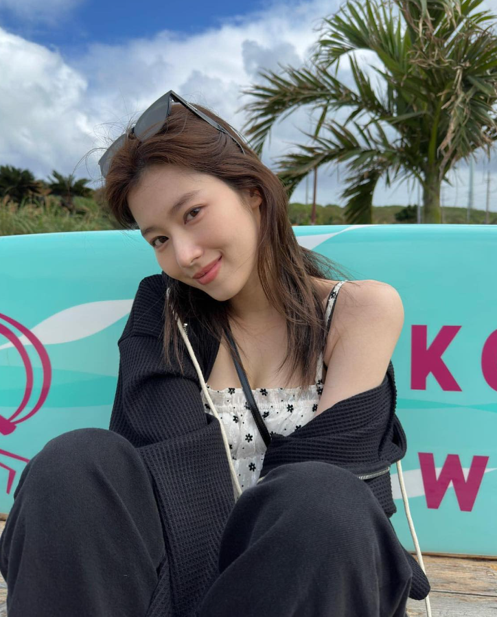  여름철 걸치는 매력 한가득! 여자 연예인들의 선글라스 스타일링 살펴보기