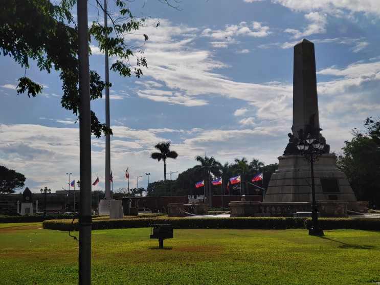 필리핀 마닐라여행 (올드마닐라 시티투어 : 리잘공원 : 필리핀 독립운동의 아버지 호세 리잘을 추모하며 기리는 역사적인 도시공원)