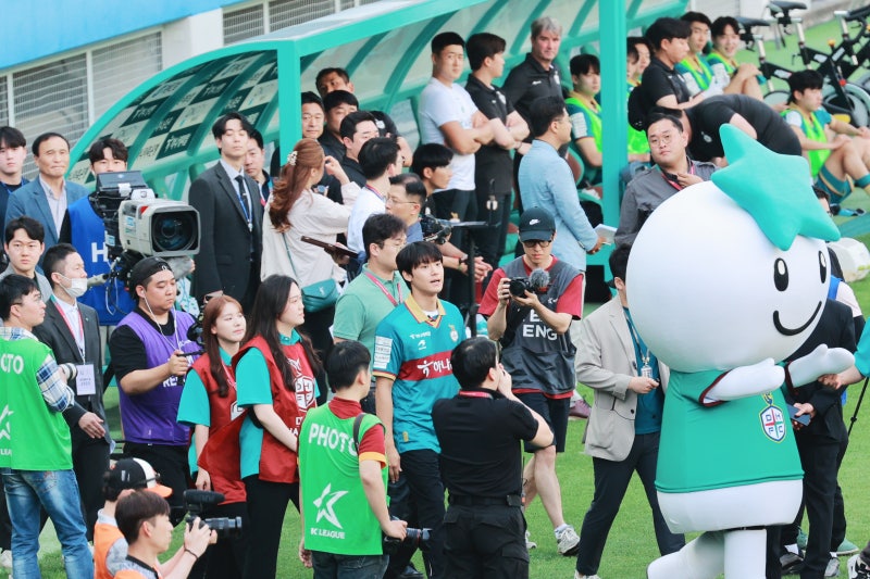 MOON1117.JPG?type=w800