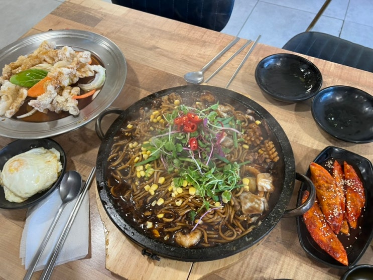  대구 맛집 탐방 동성로 짜장나라돌판공주 (돌판짜장,미니탕수육,무친만두)