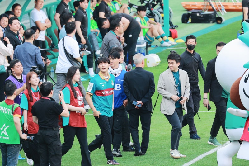 MOON1118.JPG?type=w800