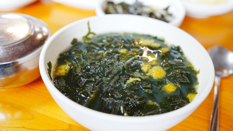  제주도 향토음식 종류 및 신세주 맛집 황금어장에서 먹은 성게미역국, 전복미역국