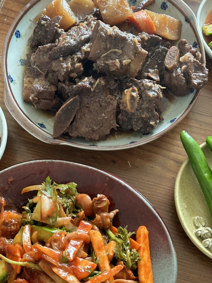  나는 내 밥보다 엄마의 밥이 더 맛있다.