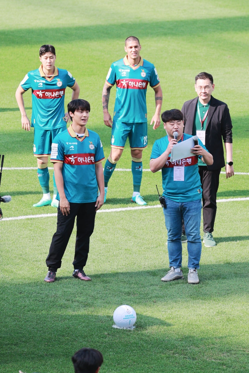 MOON1124.JPG?type=w800