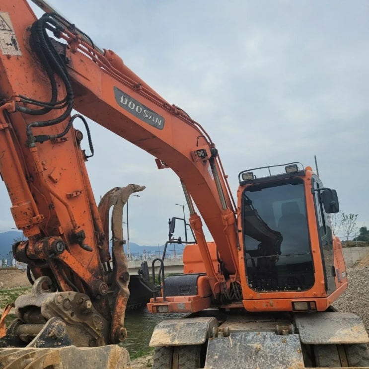 두산 DX140W 2011년식 4900만원 판매합니다. 두산 DX140W 2011년식 4900만원 판매합니다.
